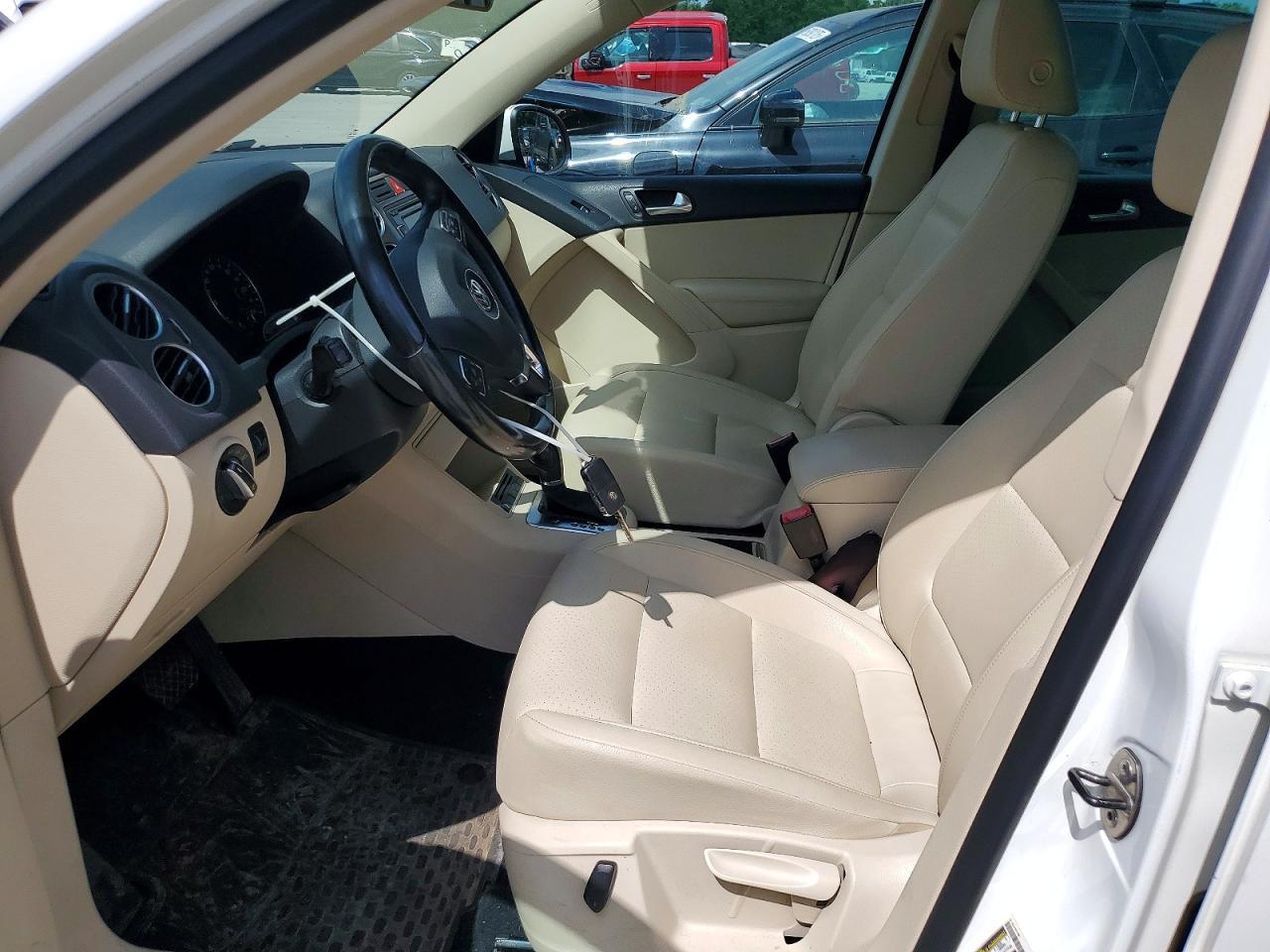 2011 Volkswagen Tiguan S - Фото 7