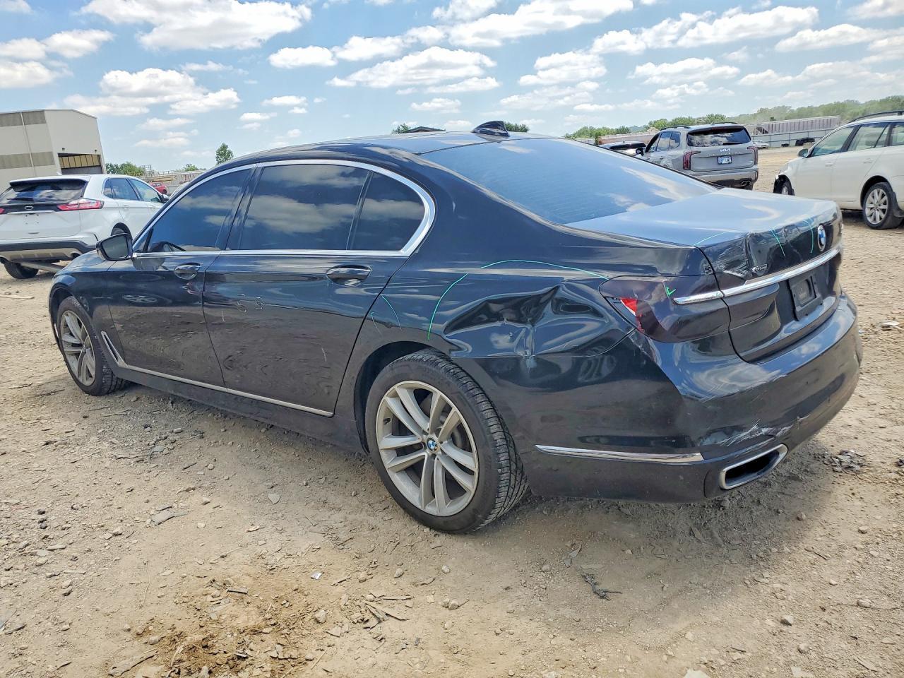 2016 BMW 750 Xi - Image 2