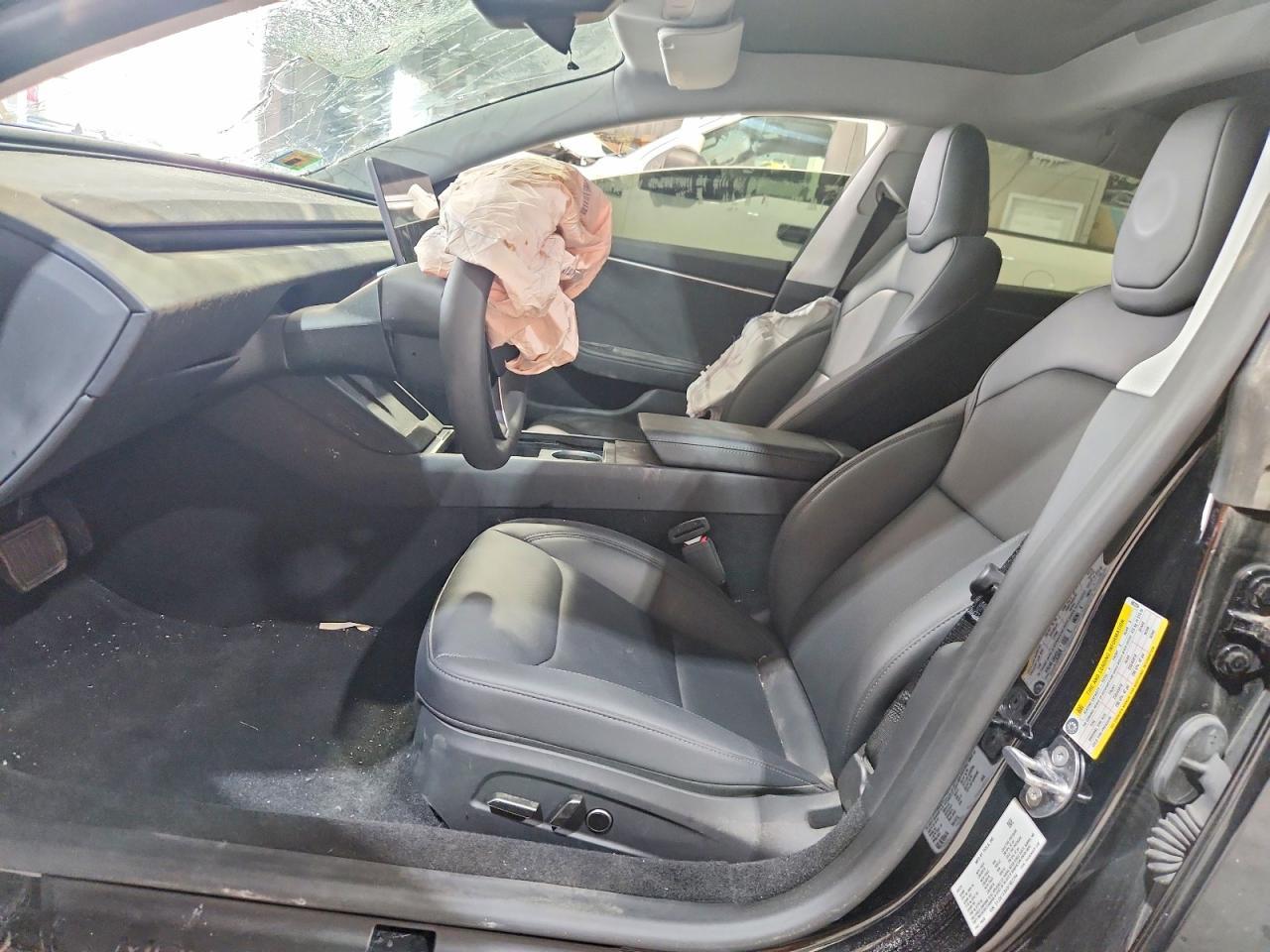 2025 Tesla Model 3 - Image 7