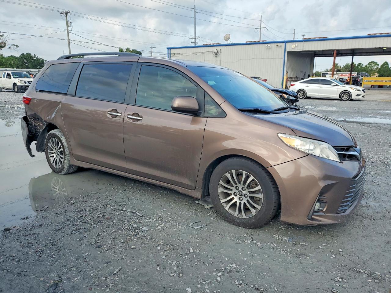 2019 Toyota Sienna Xle Premium 8-Passenger - Фото 4
