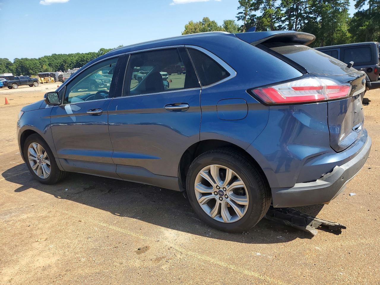 2019 Ford Edge Titanium - Image 2