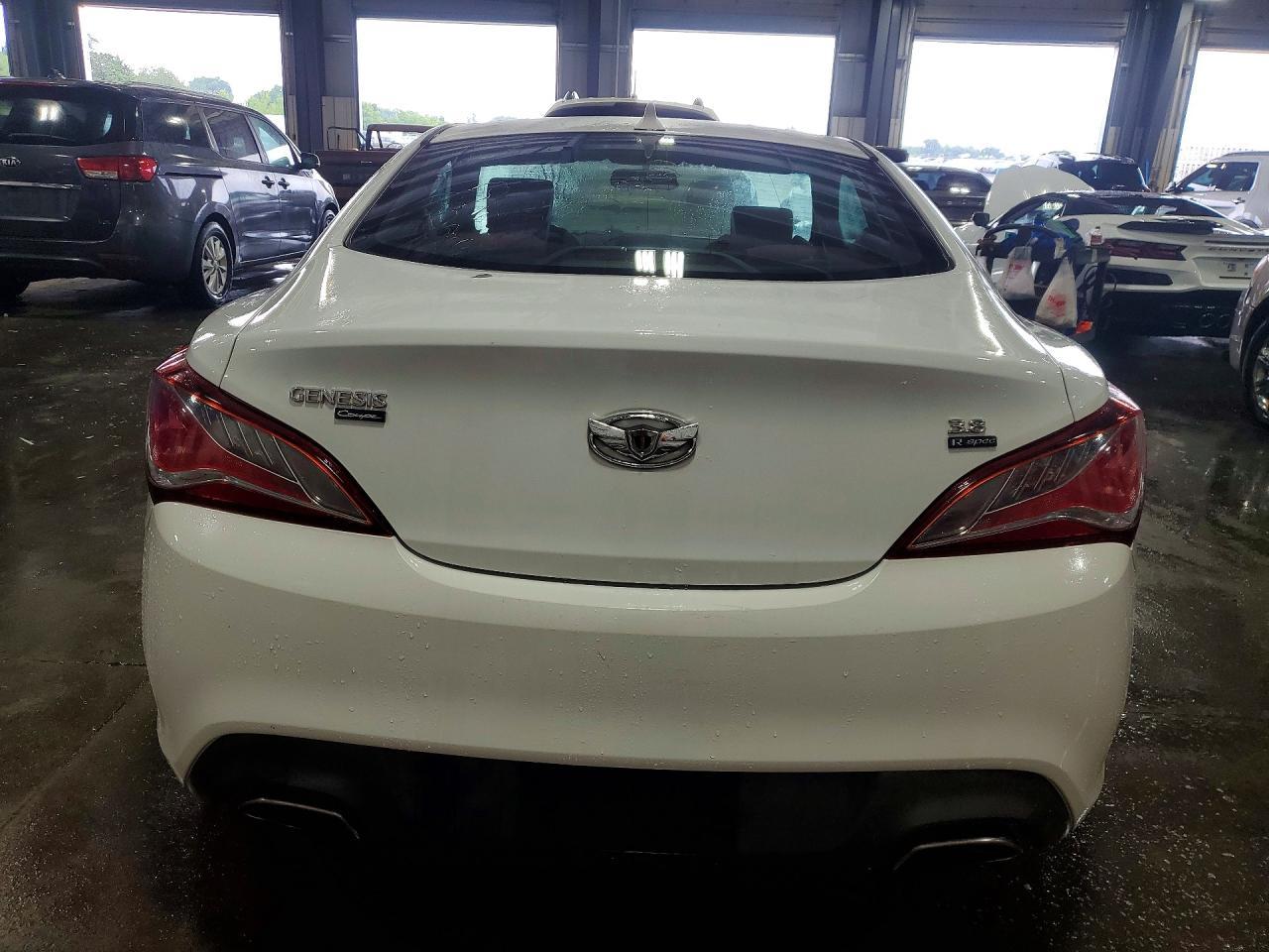 2013 Hyundai Genesis Coupe 3.8 R-Spec - Image 6