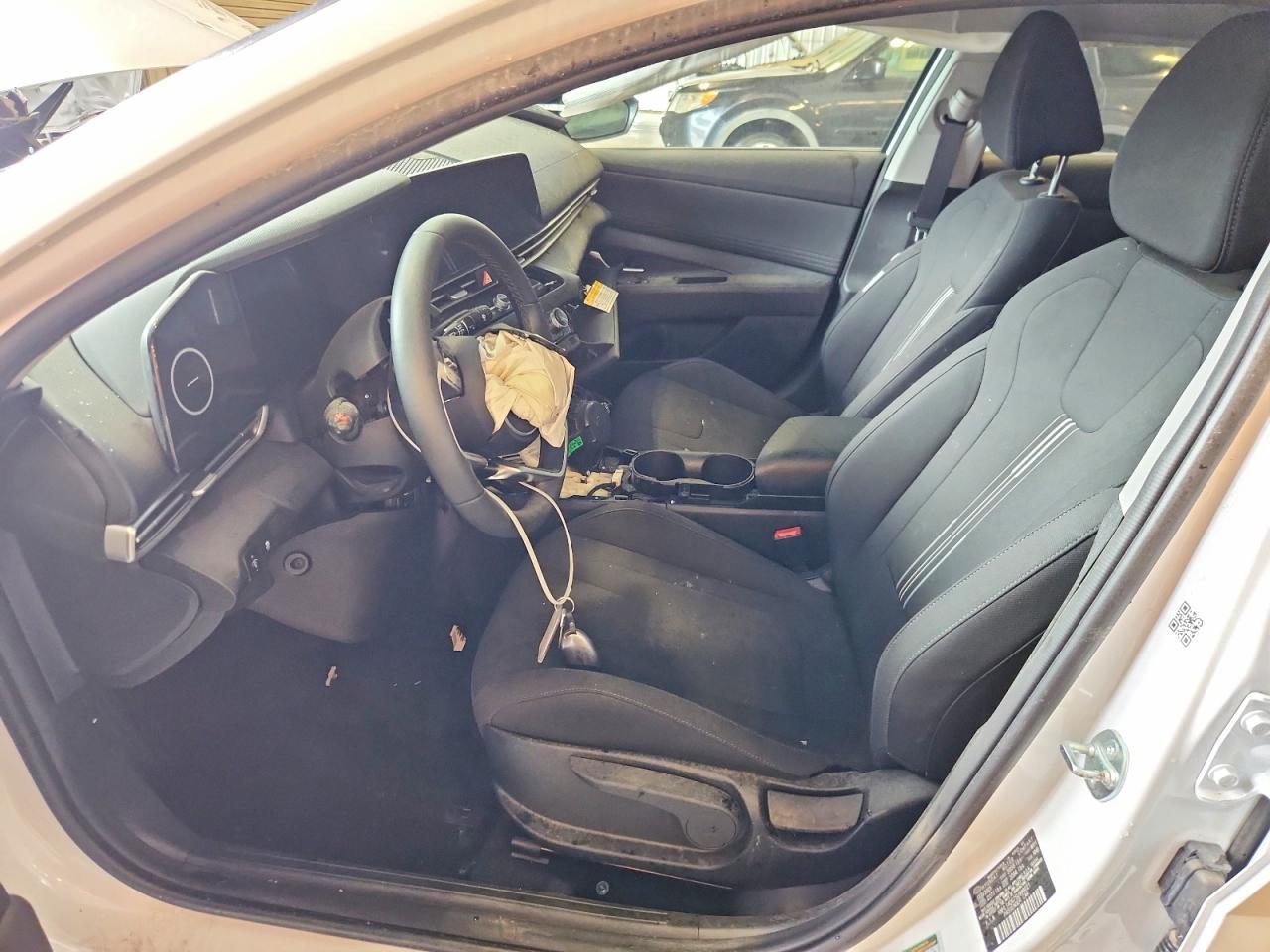 2025 Hyundai Elantra Sel - Image 7