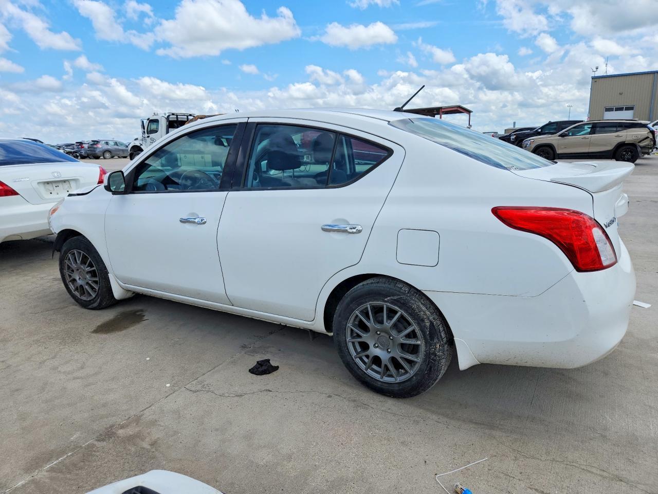 2014 Nissan Versa 1.6 Sv - Image 2