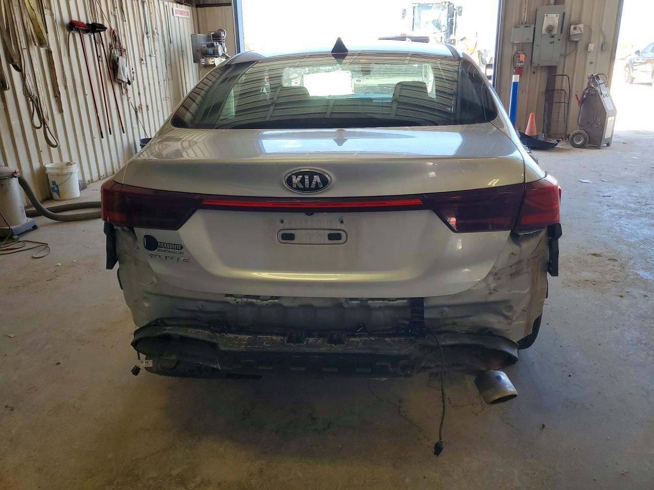 2021 Kia Forte Lxs - Image 6