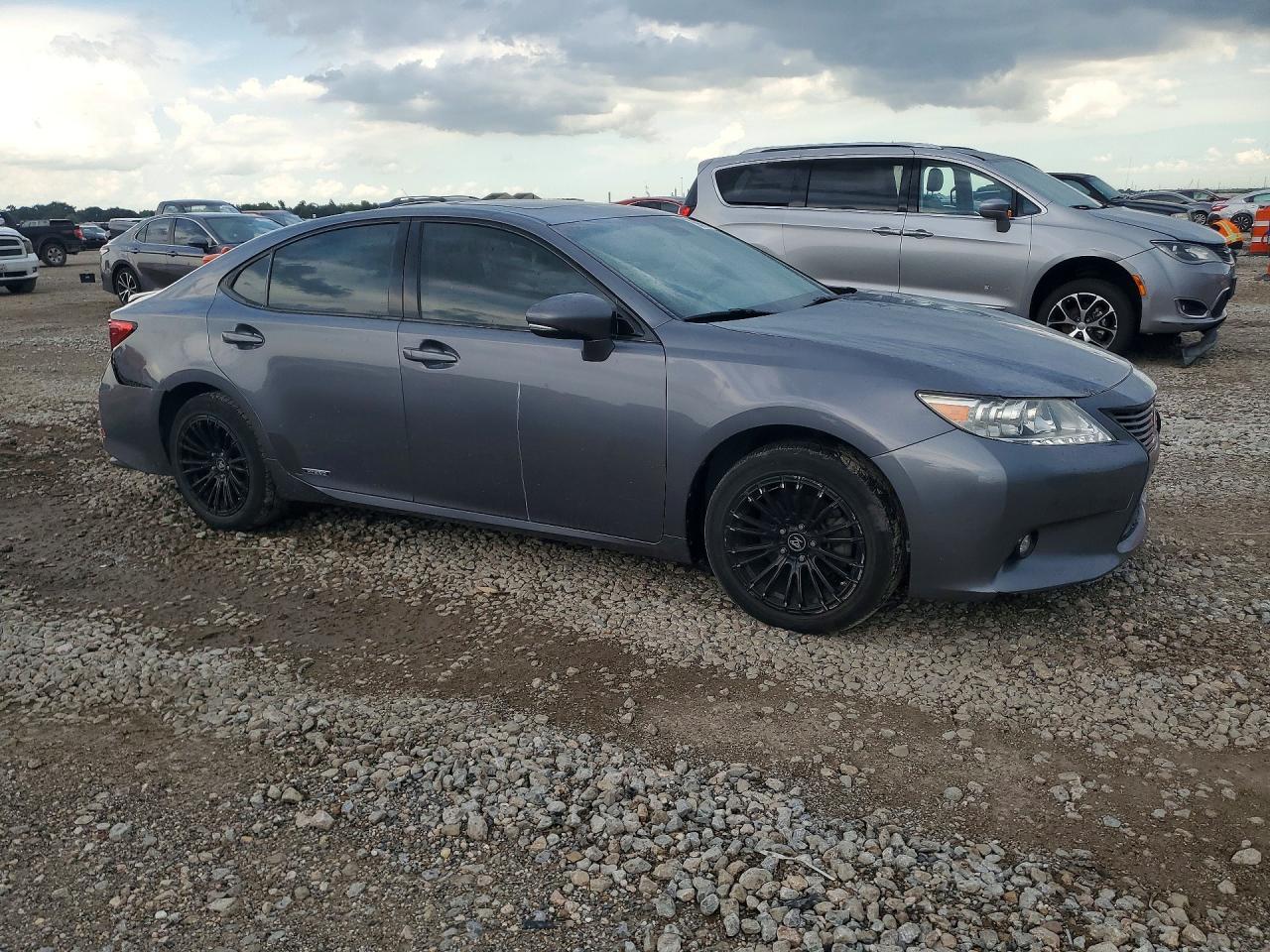 2015 Lexus Es 300H - Image 4