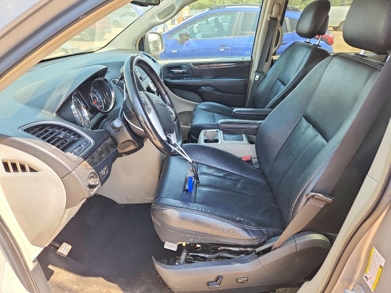 2014 Chrysler Town & Country Touring - Фото 7