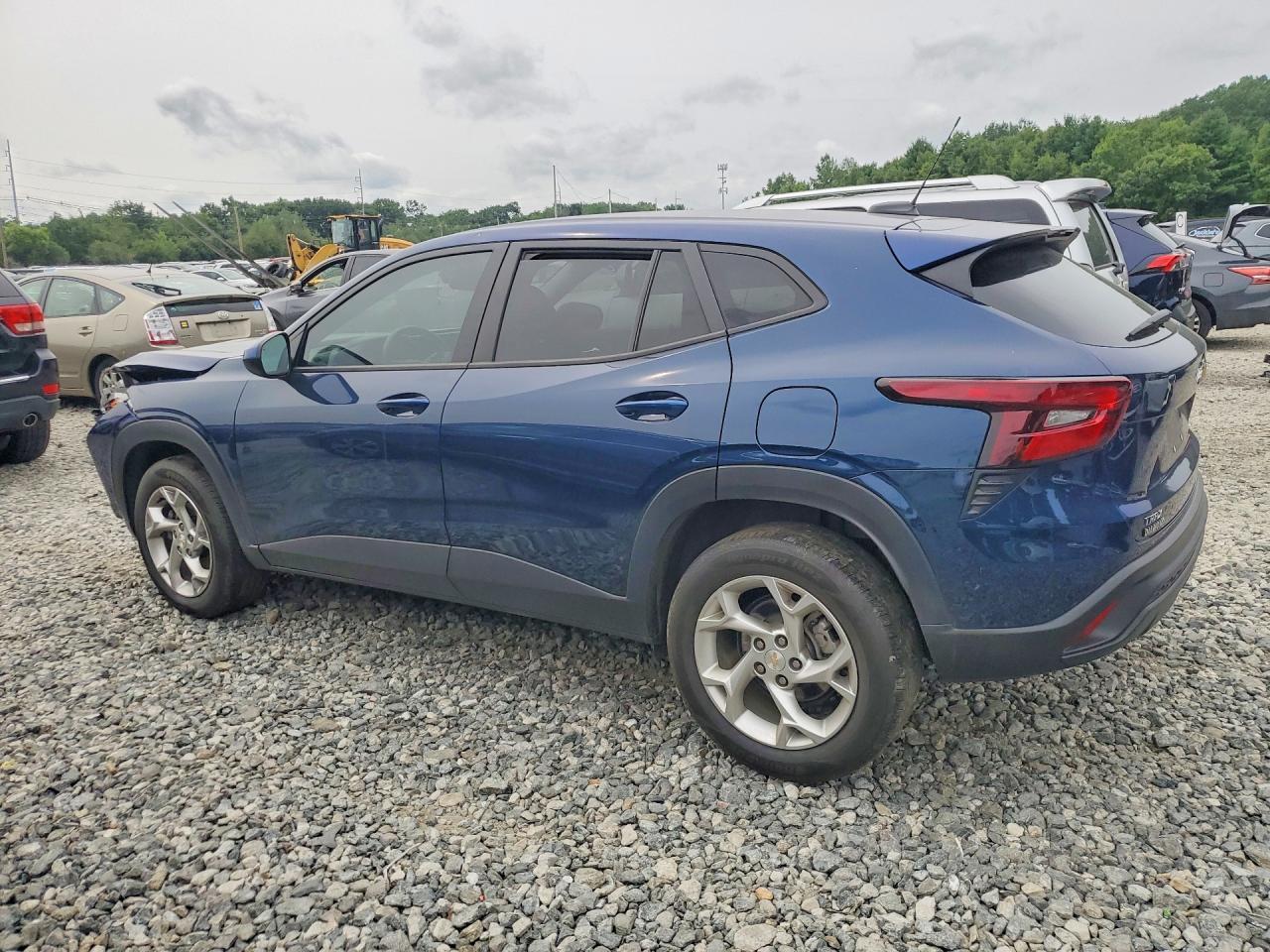 2024 Chevrolet Trax Ls - Image 2
