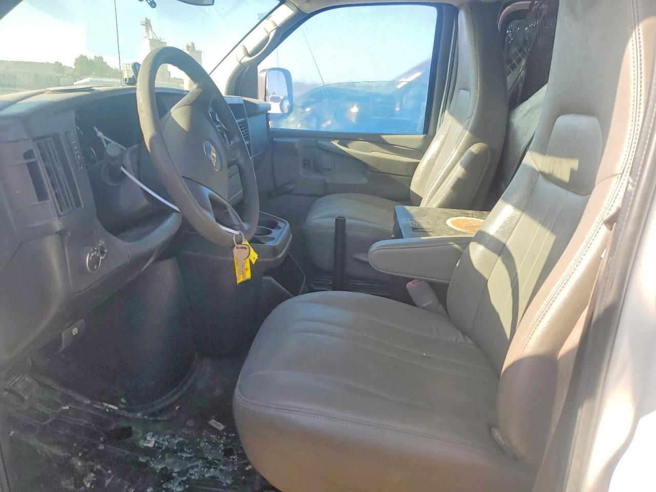 2013 Chevrolet Express 2500 Cargo Delivery Van - Фото 7