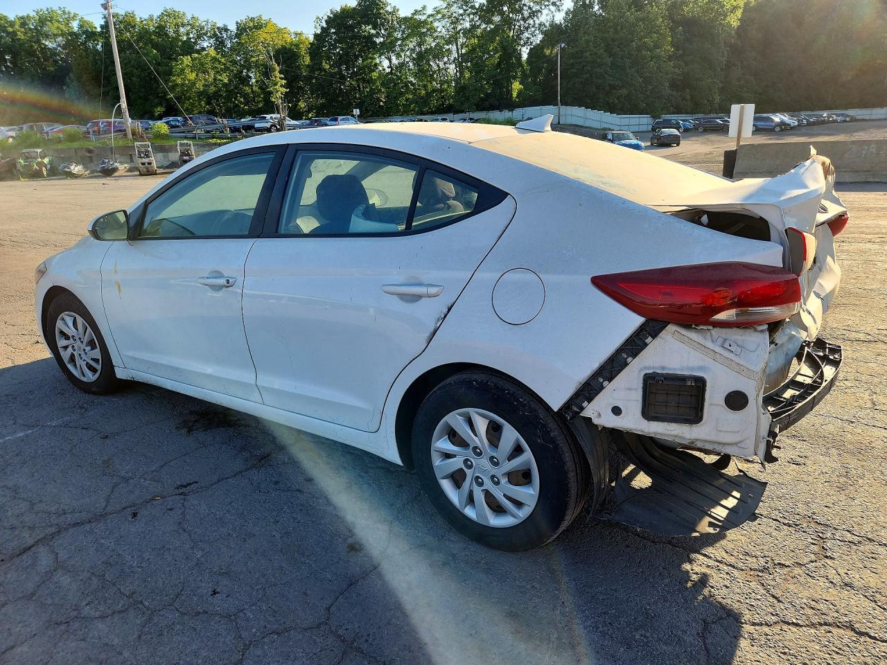 2017 Hyundai Elantra - Фото 2