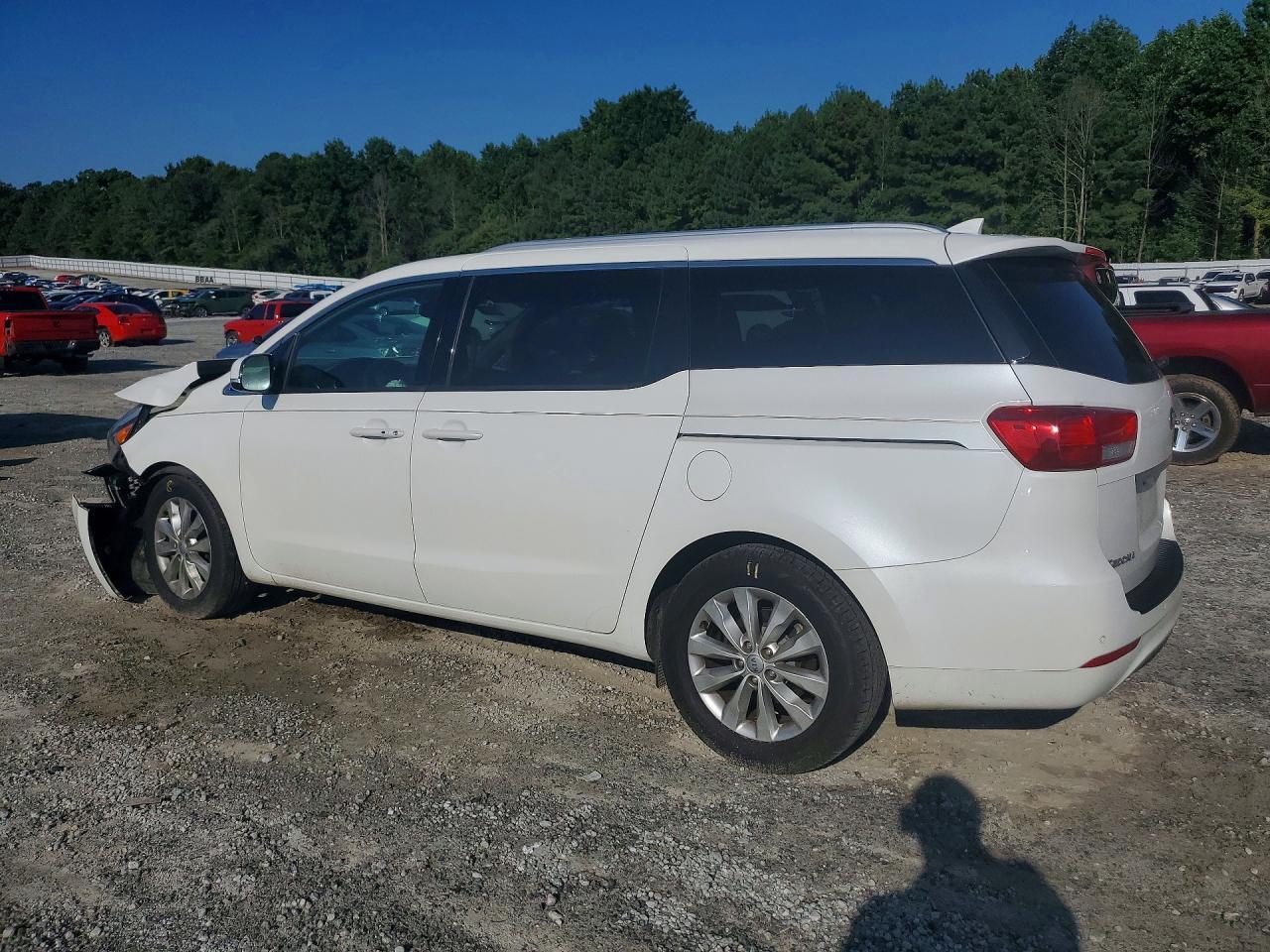 2016 Kia Sedona Ex - Image 2