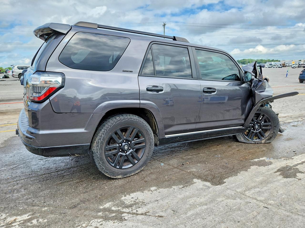 2020 Toyota 4Runner Nightshade Edition - Фото 3