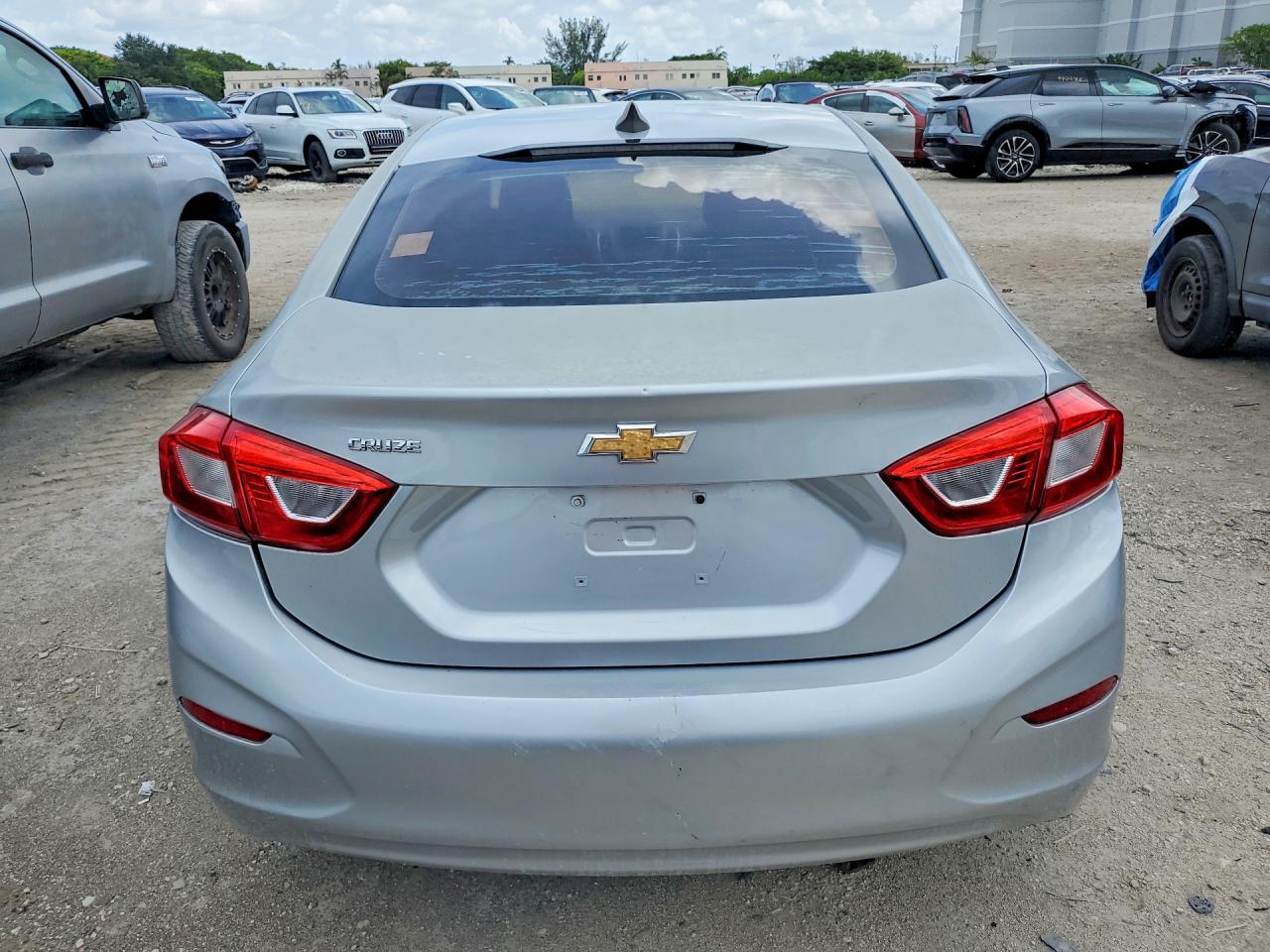 2017 Chevrolet Cruze Ls - Image 6