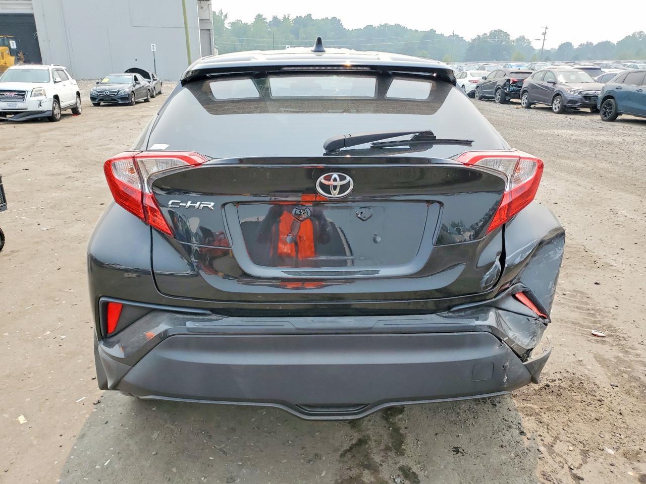 2020 Toyota C-Hr Le - Image 6