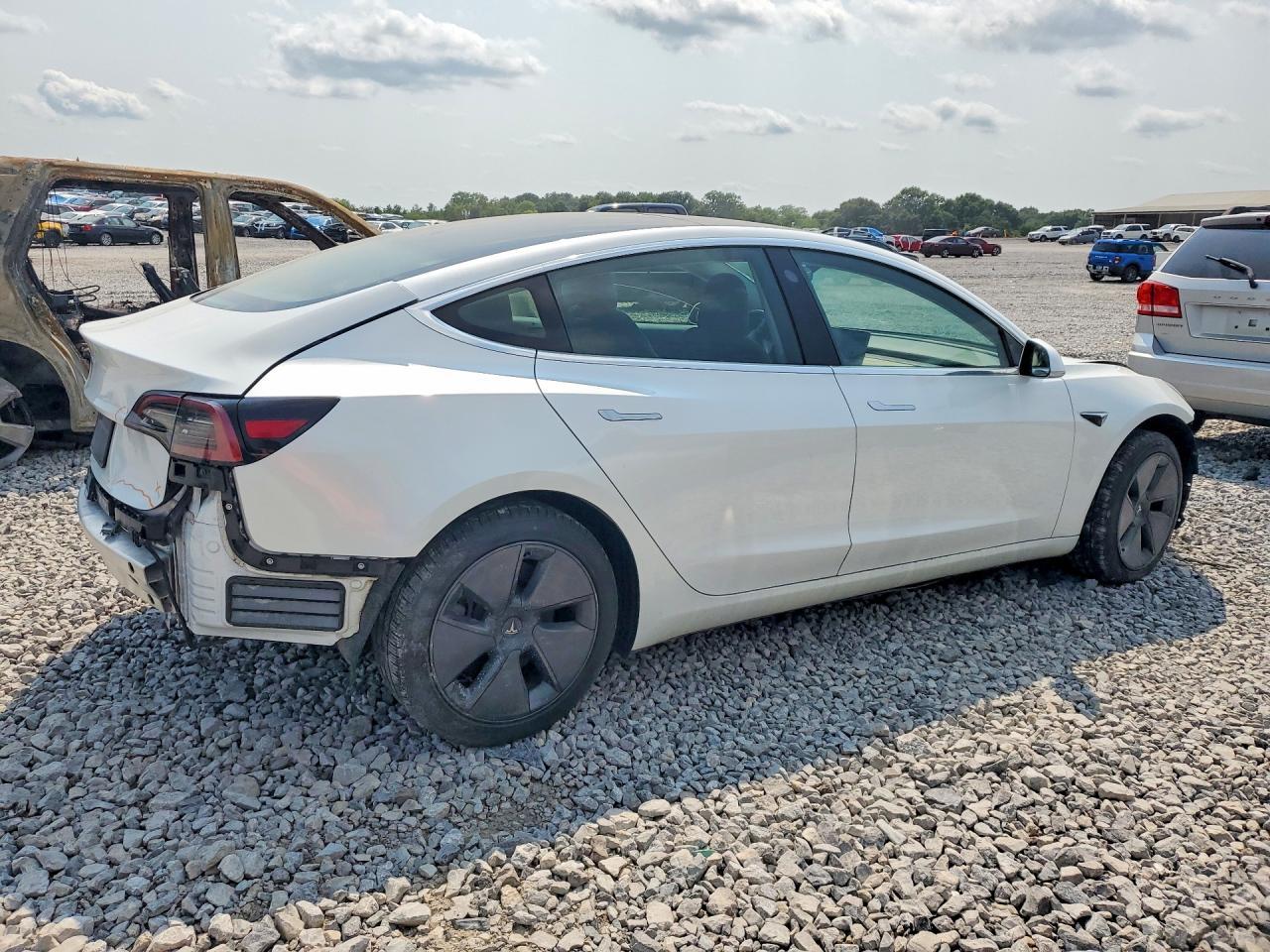 2019 Tesla Model 3 - Image 3