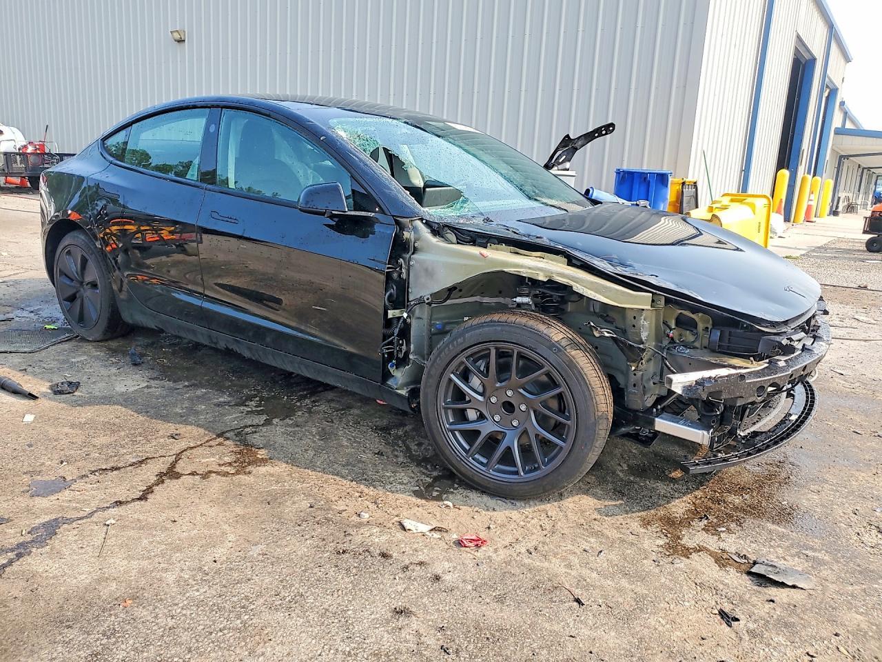 2026 Tesla Model 3 - Фото 4
