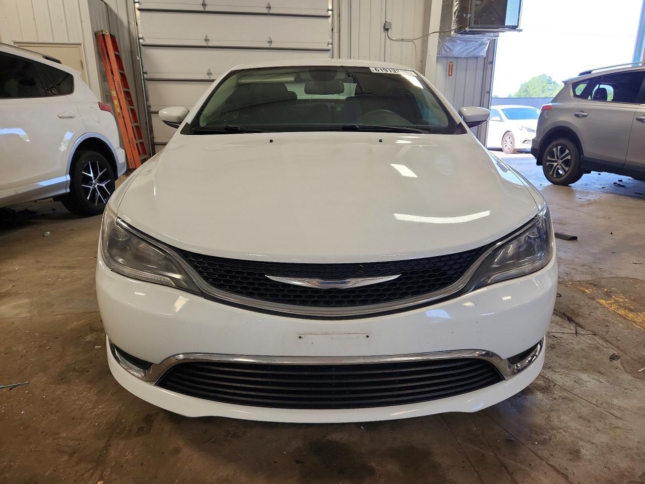 2015 Chrysler 200 Limited - Фото 5
