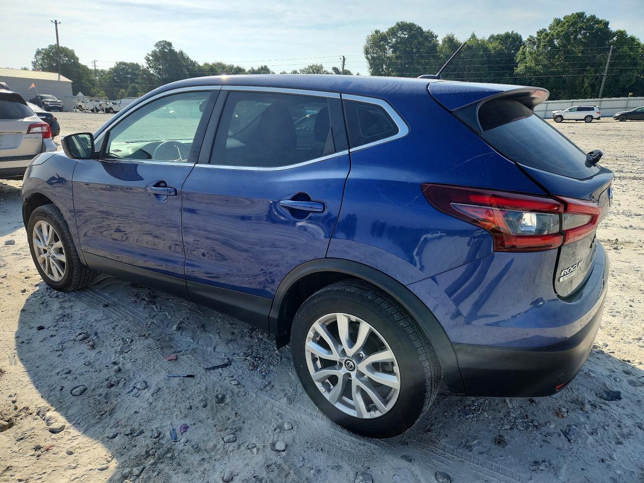 2022 Nissan Rogue Sport S - Фото 2