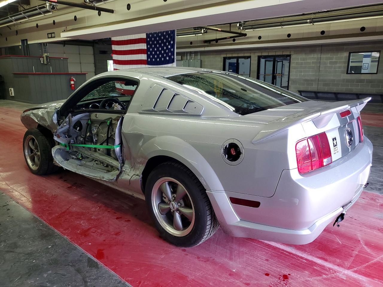 2005 Ford Mustang Gt - Фото 2