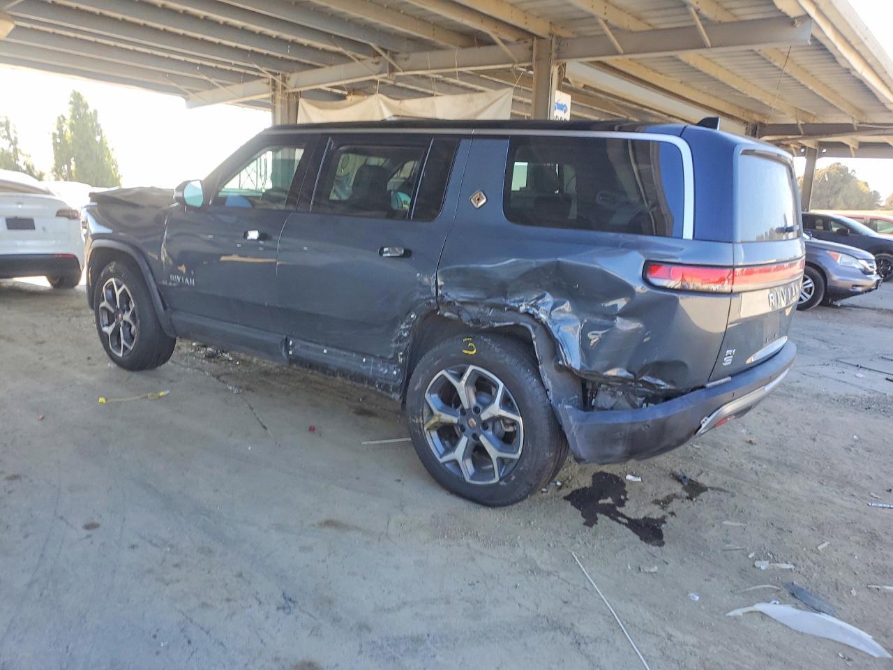 2024 Rivian R1S Adventure - Фото 2