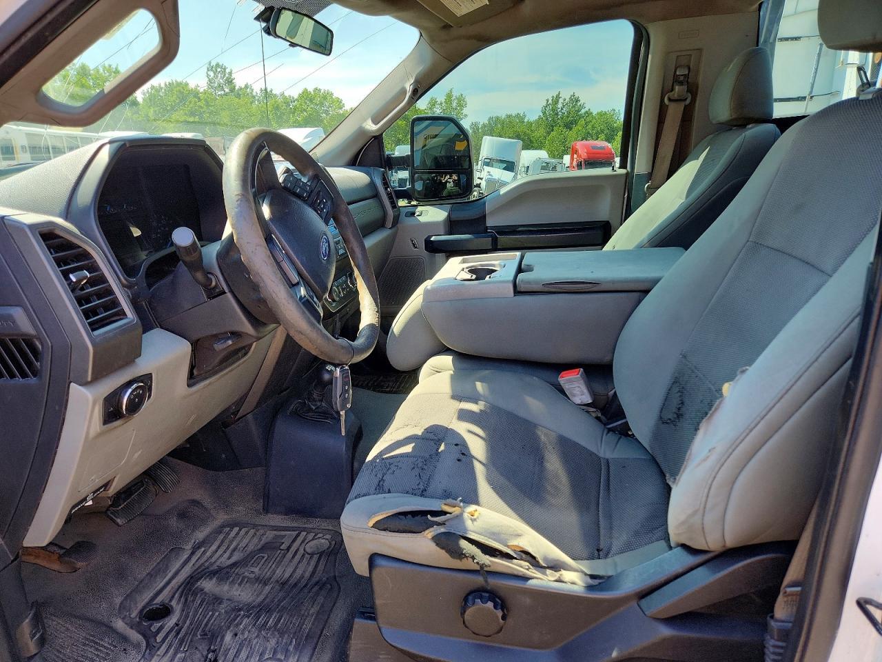 2017 Ford F450 Super Duty - Image 7