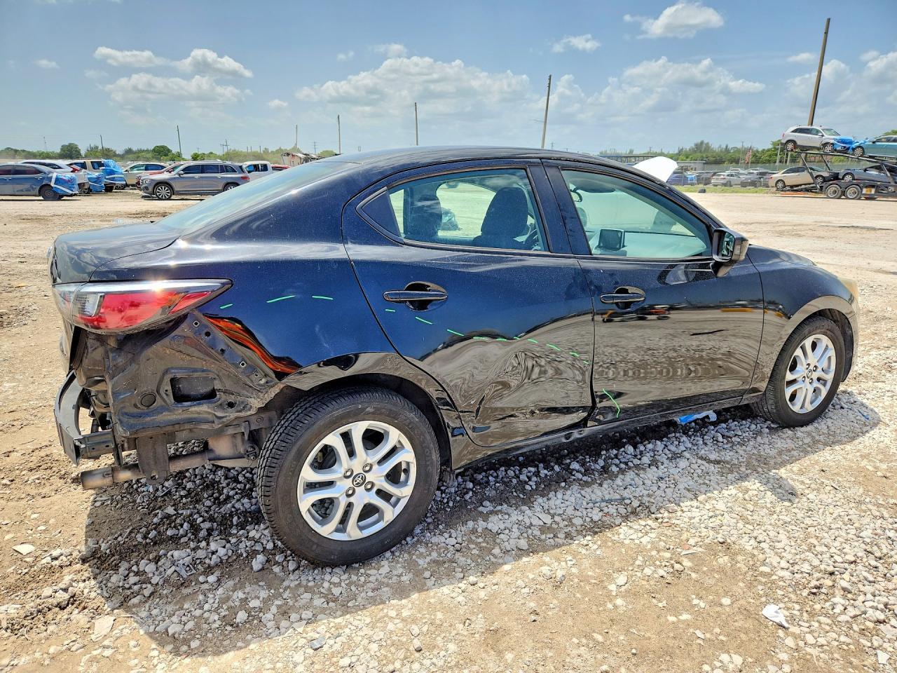 2018 Toyota Yaris Ia Base - Фото 3
