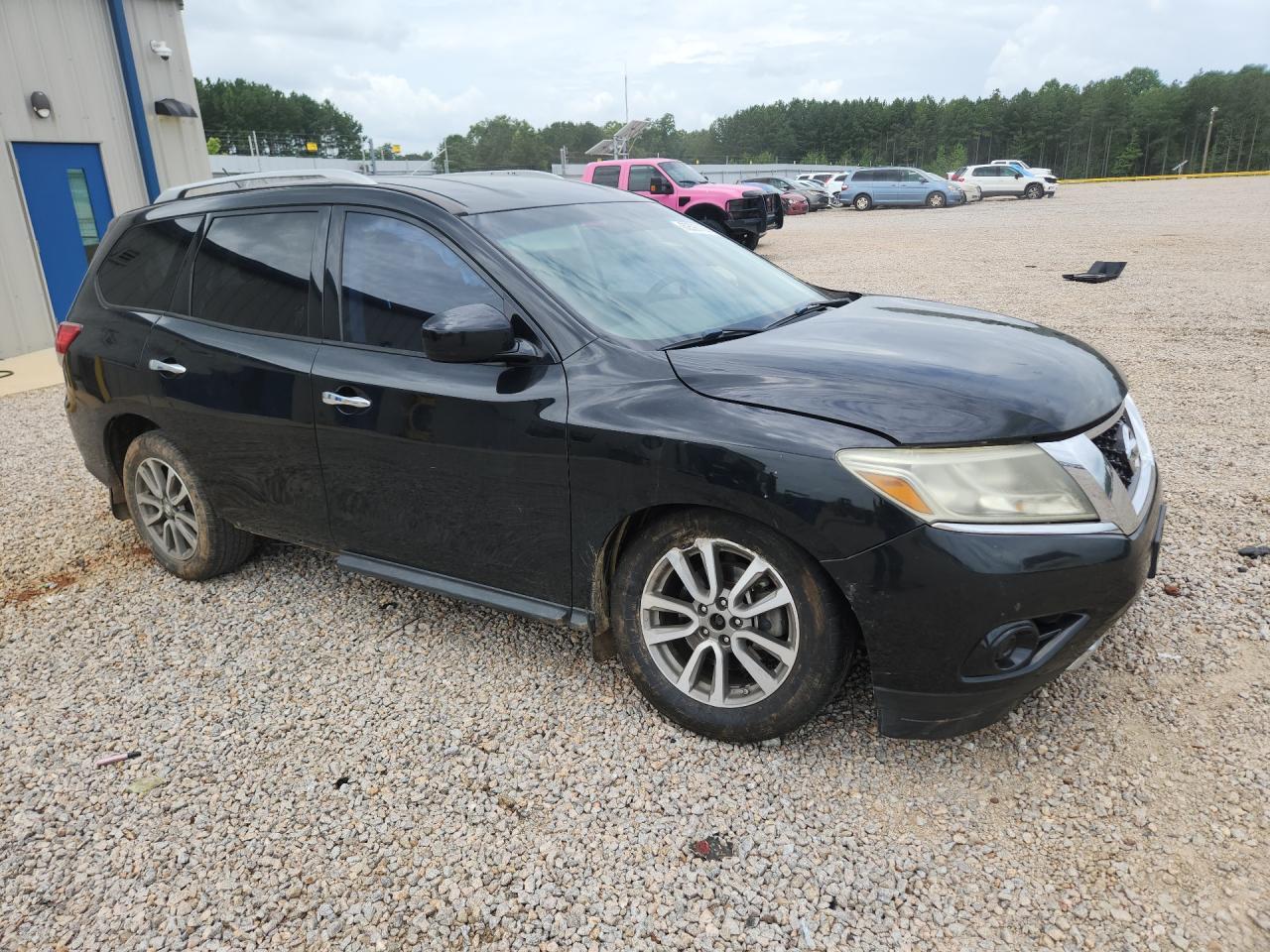 2015 Nissan Pathfinder S - Image 4