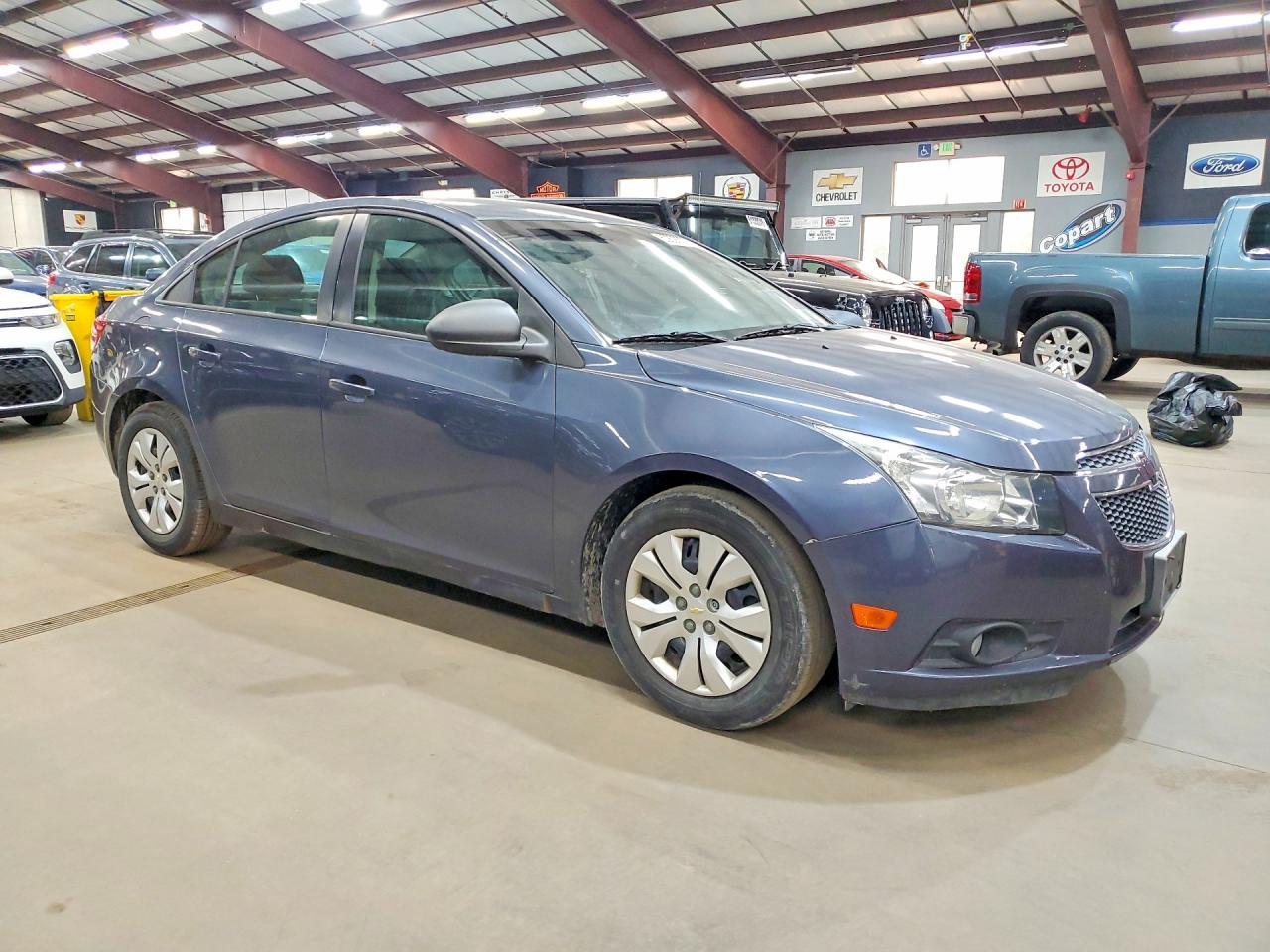 2013 Chevrolet Cruze Ls - Image 4