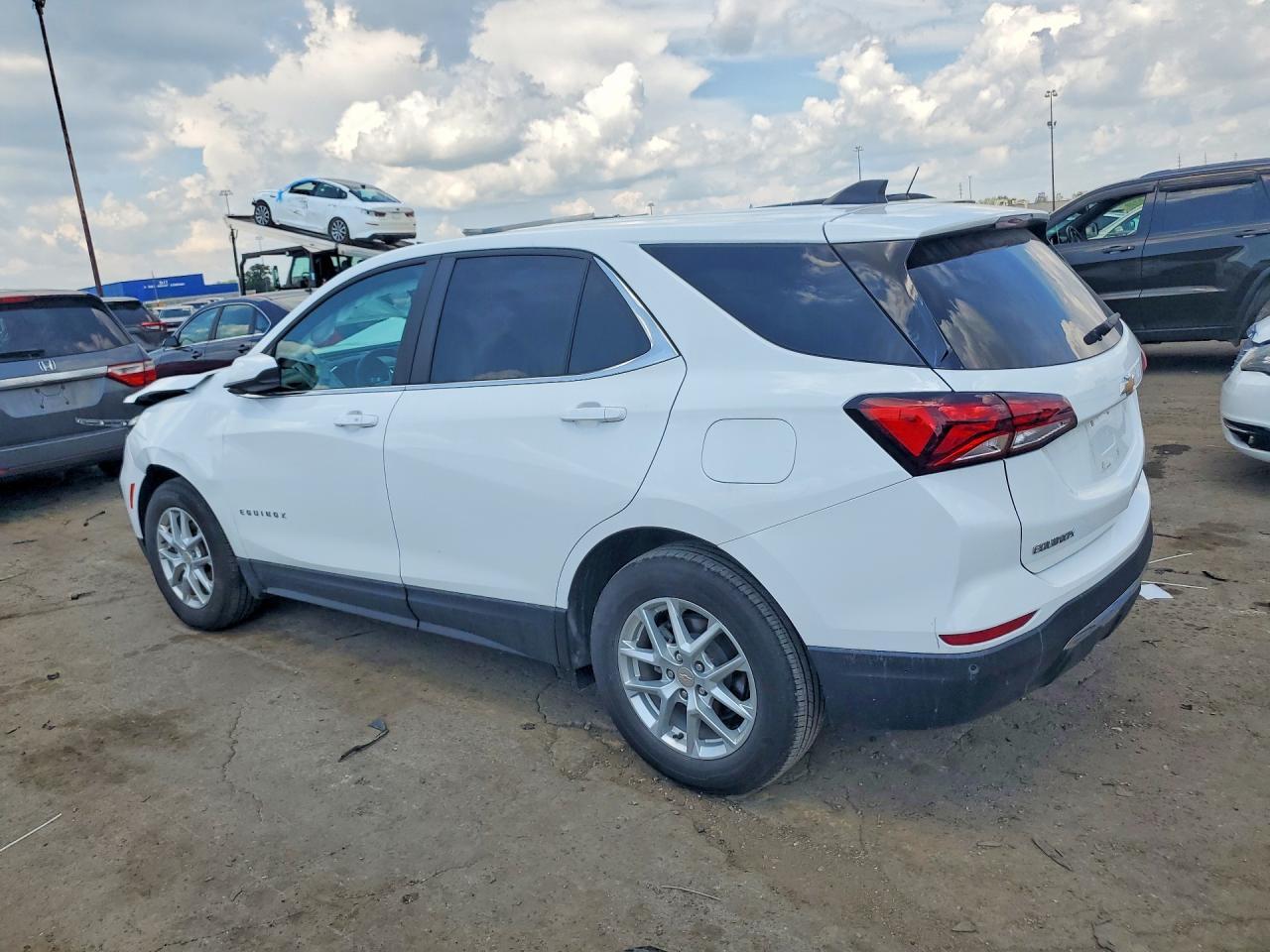 2024 Chevrolet Equinox Lt - Image 2