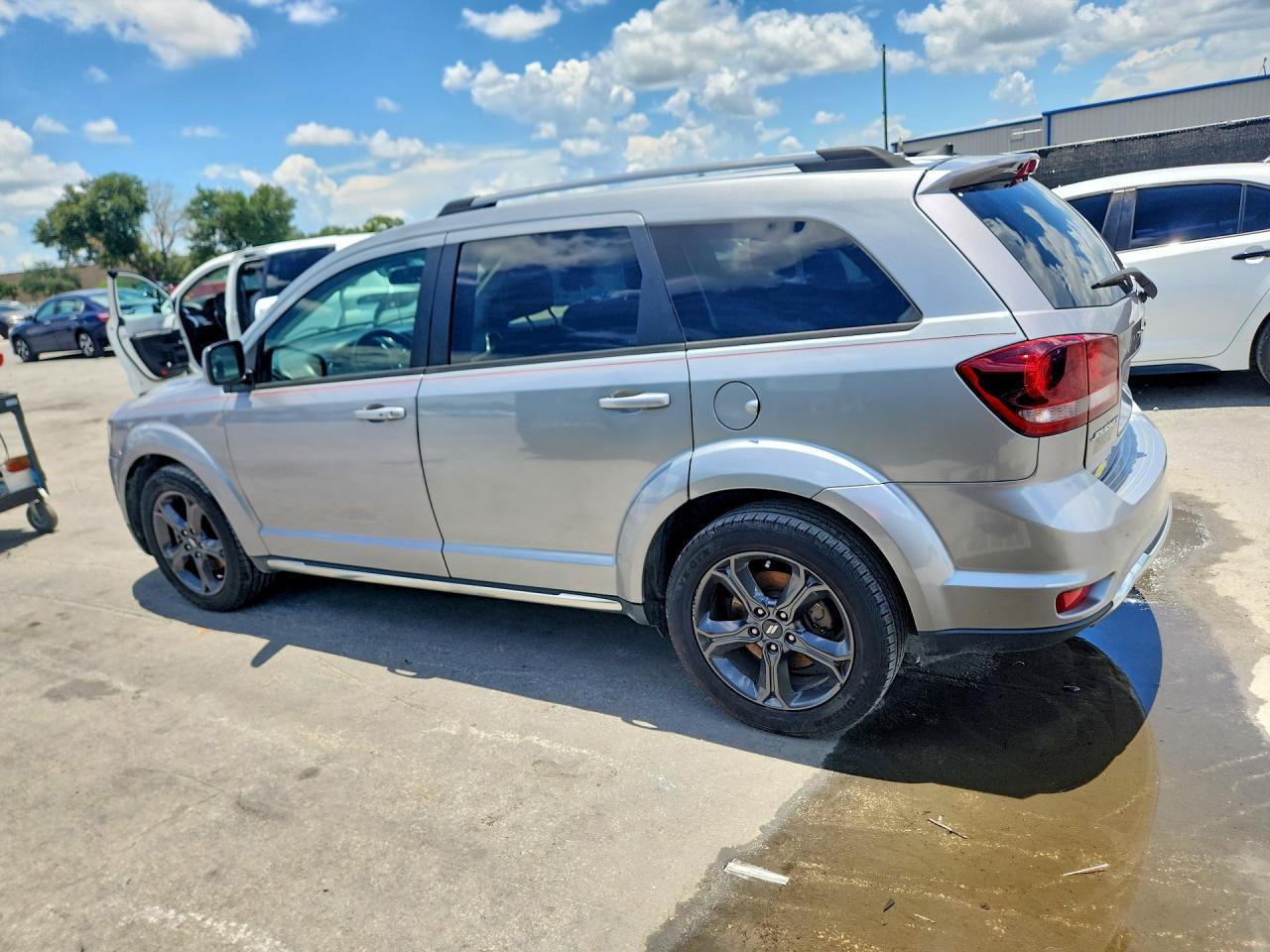 2019 Dodge Journey Crossroad - Image 2