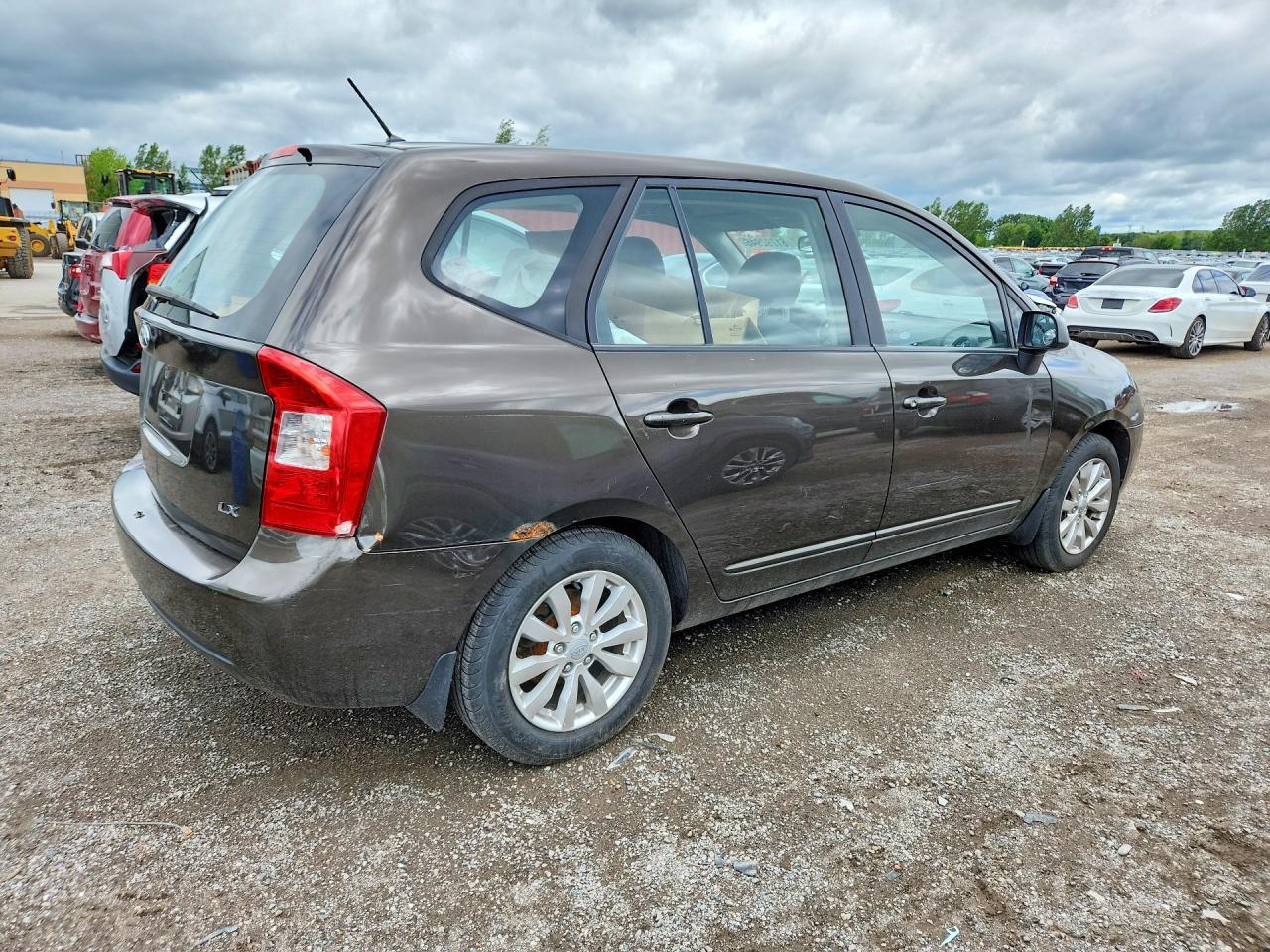 2010 Kia Rondo Lx - Фото 3