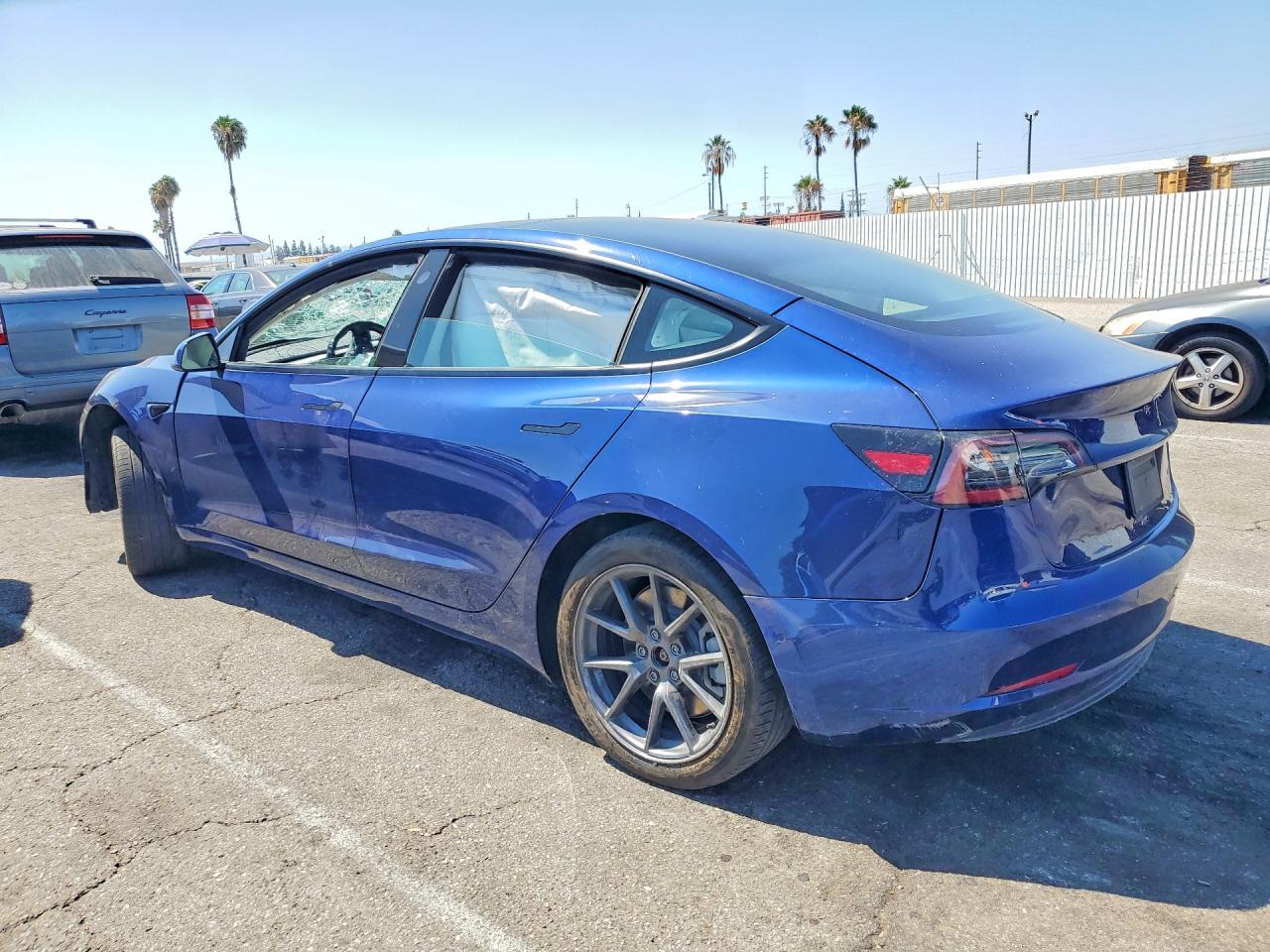 2022 Tesla Model 3 - Фото 2