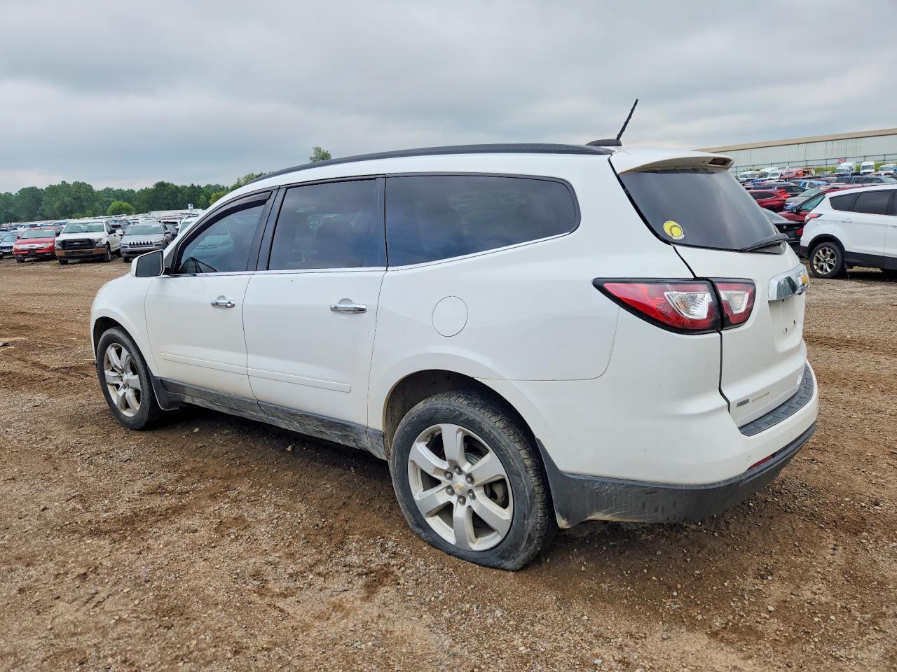 2016 Chevrolet Traverse Lt - Фото 2