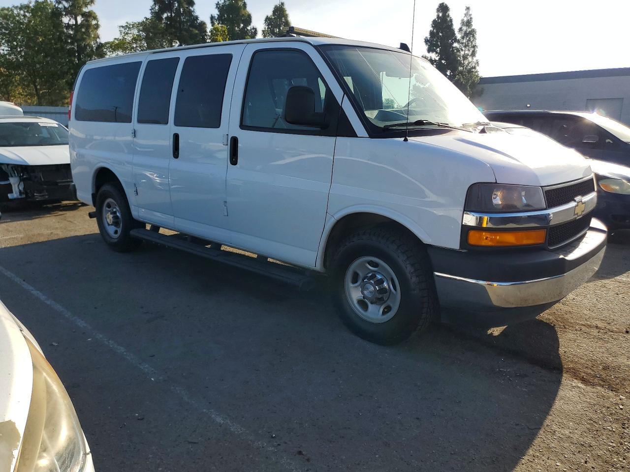 2019 Chevrolet Express G3500 Lt - Image 4