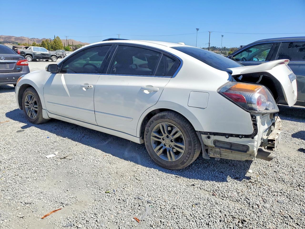 2011 Nissan Altima 2.5 - Фото 2