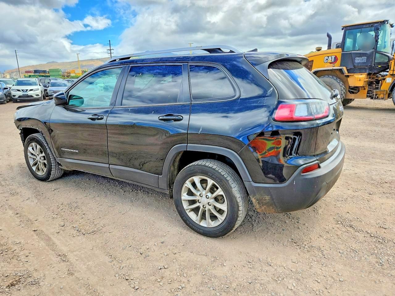 2020 Jeep Cherokee Latitude - Image 2