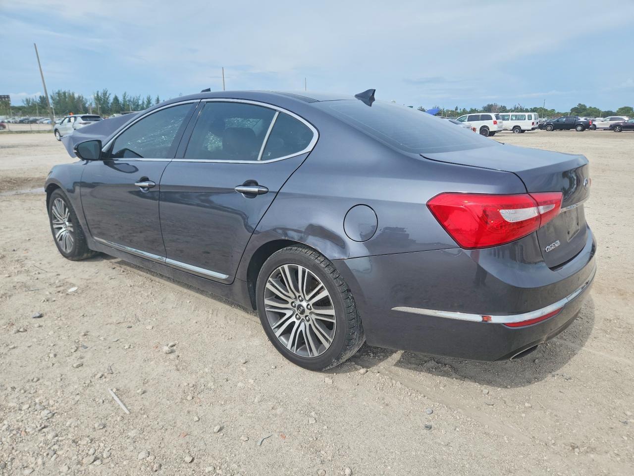 2015 Kia Cadenza Premium - Image 2