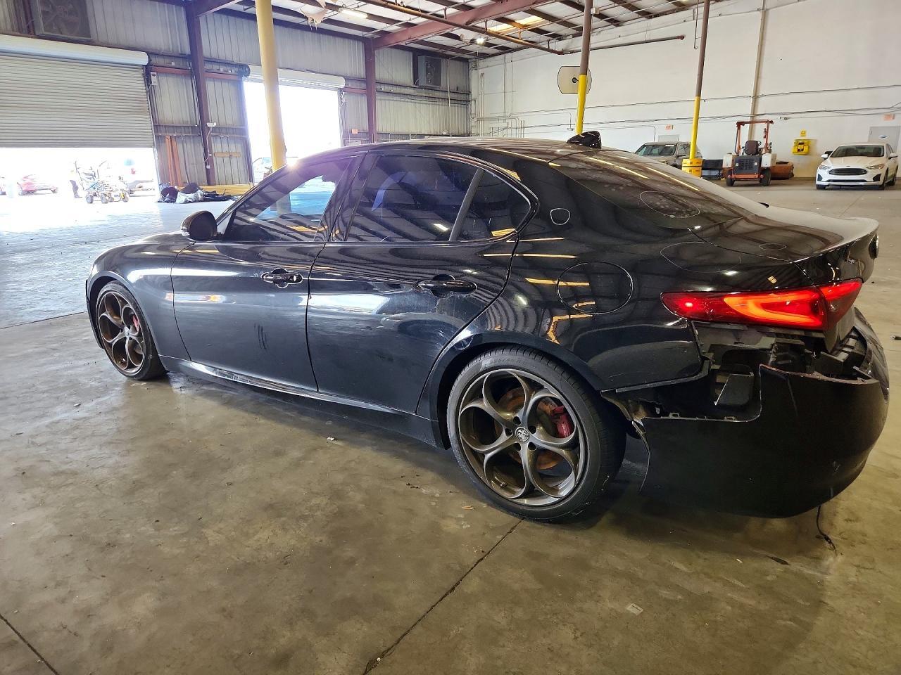 2019 Alfa Romeo Giulia - Image 2