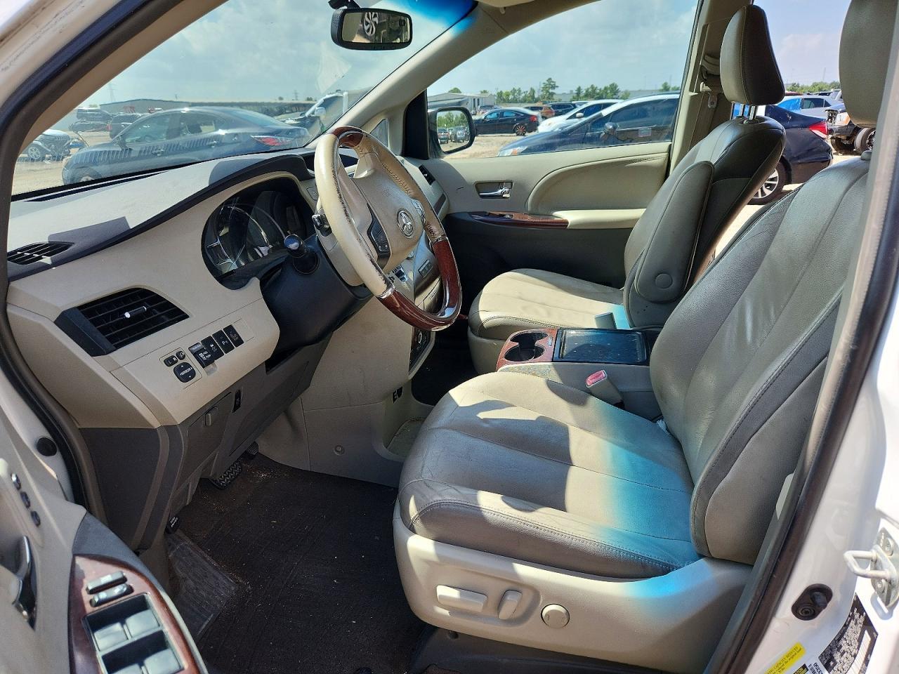 2014 Toyota Sienna Limited 7-Passenger - Фото 7