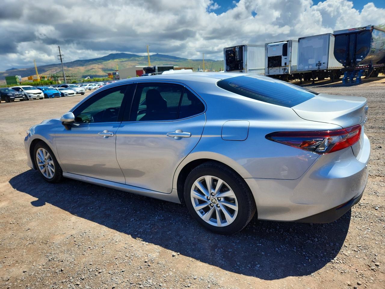 2023 Toyota Camry Le - Фото 2