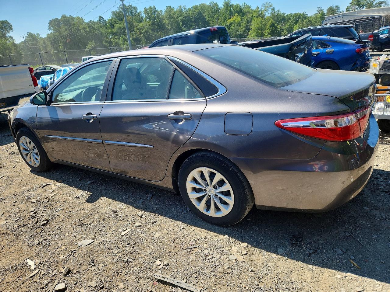 2015 Toyota Camry Le - Image 2