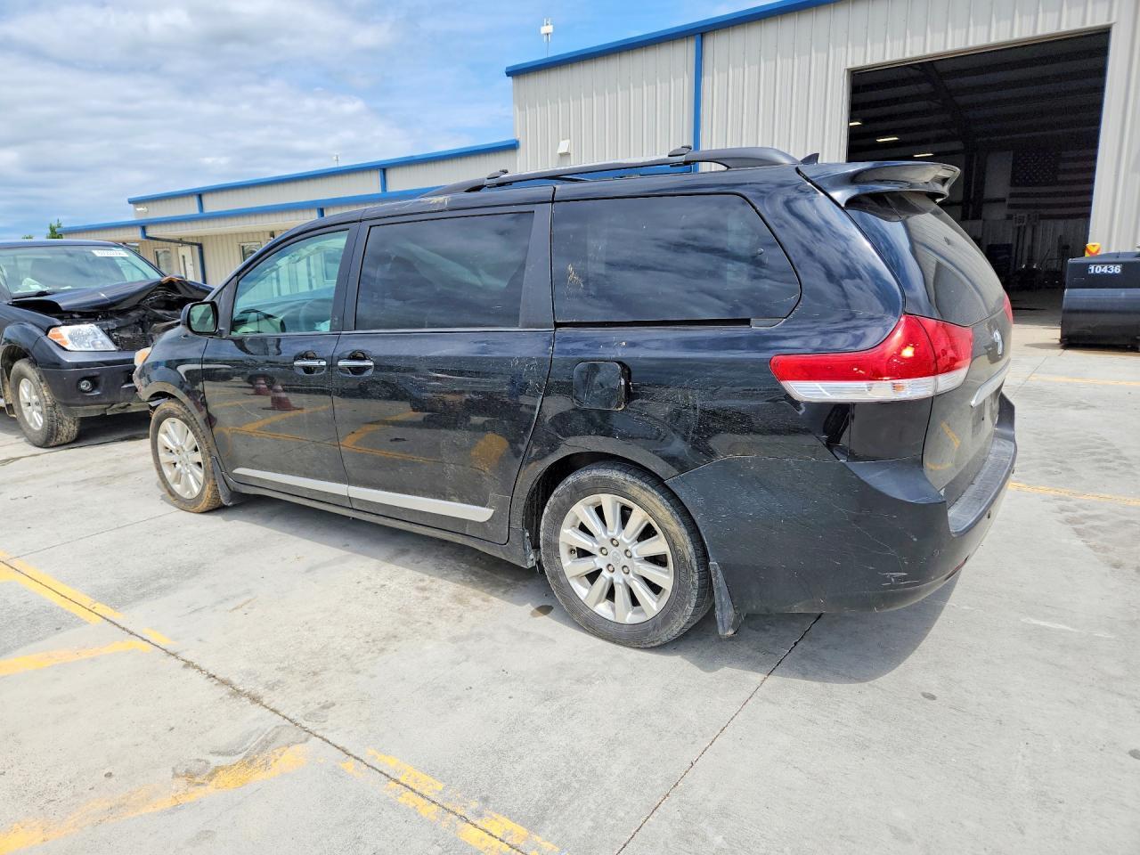 2011 Toyota Sienna Limited 7-Passenger - Image 2