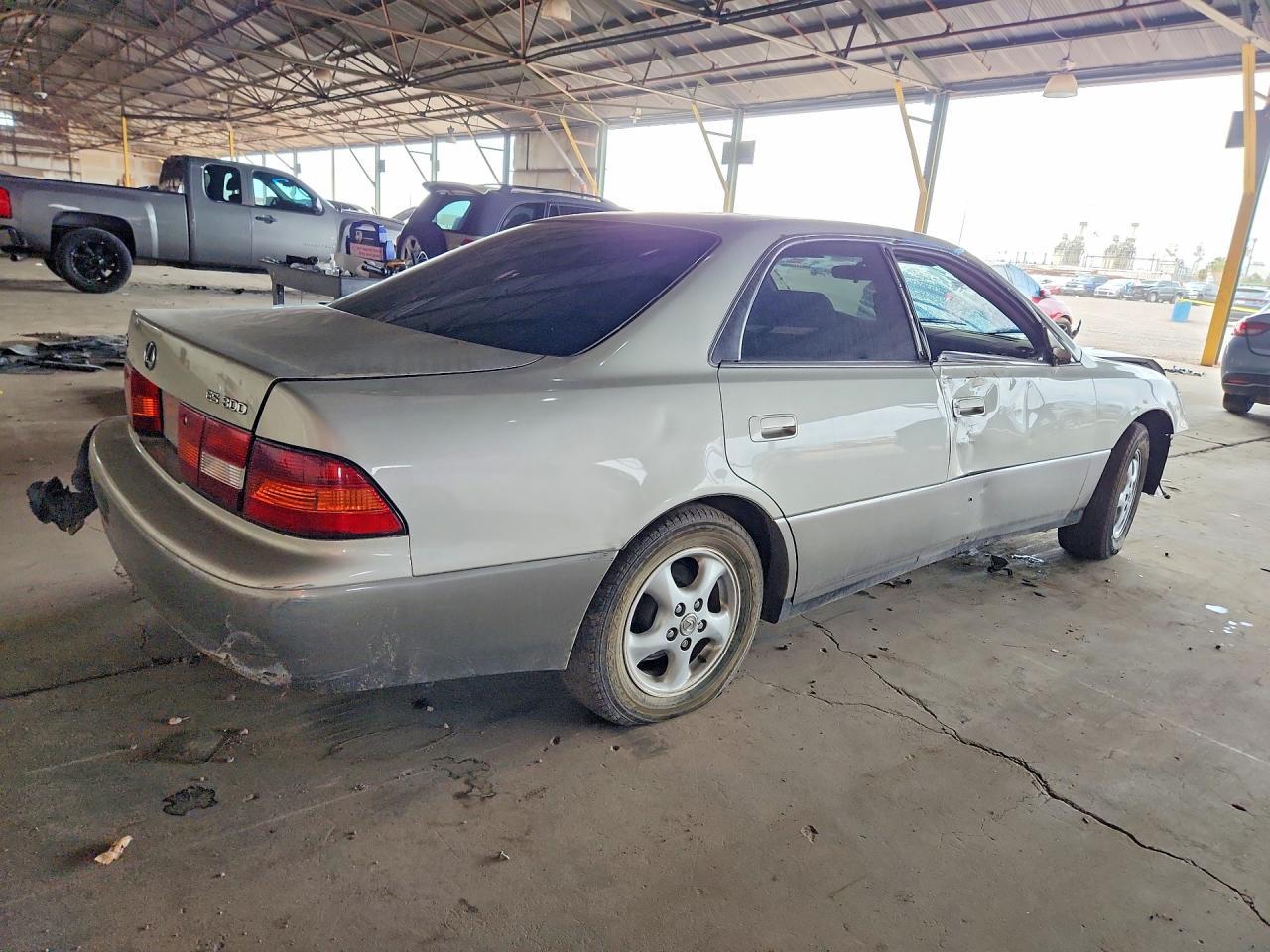1998 Lexus Es 300 - Image 3