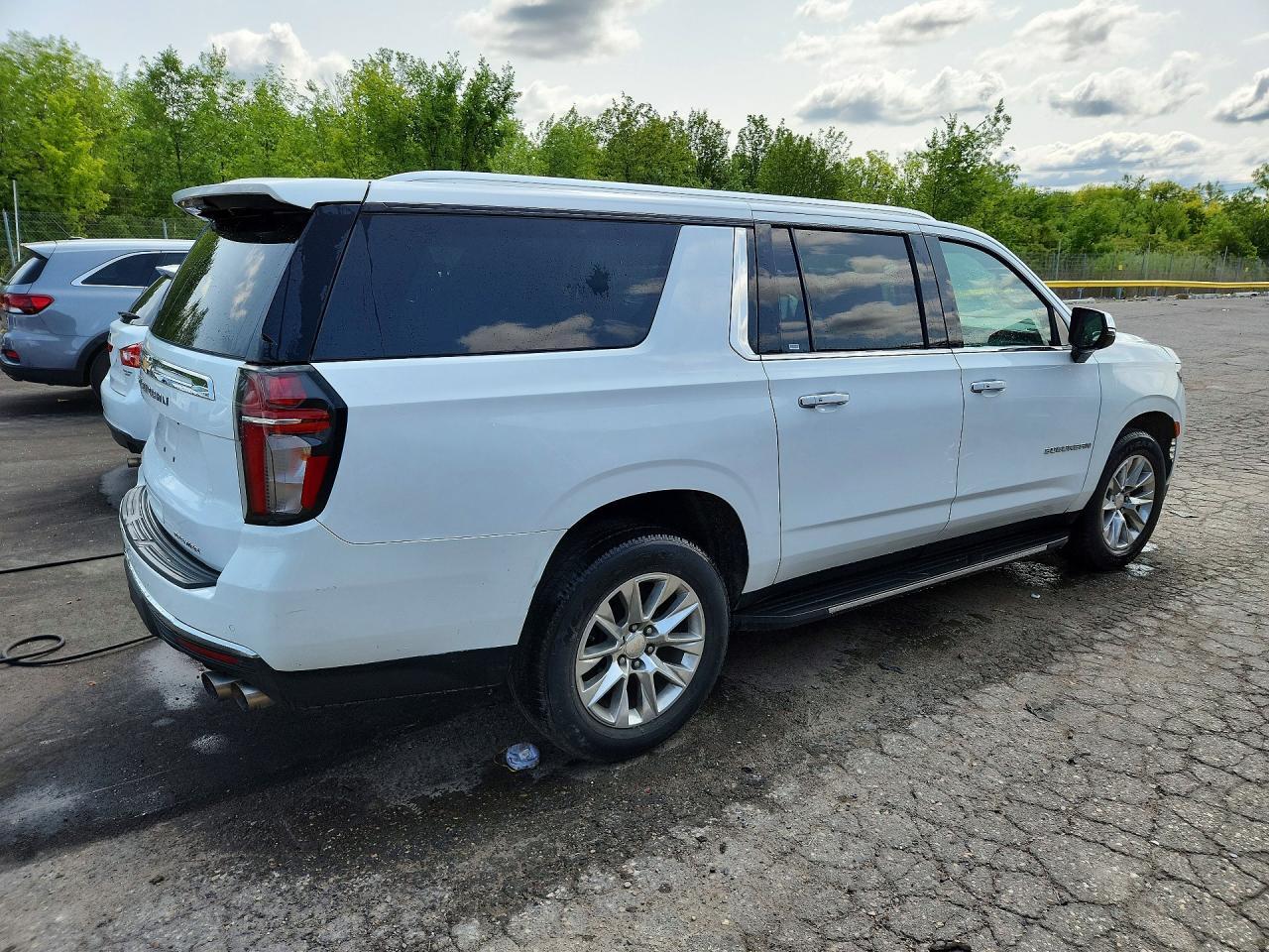 2022 Chevrolet Suburban C1500 Premier - Image 3