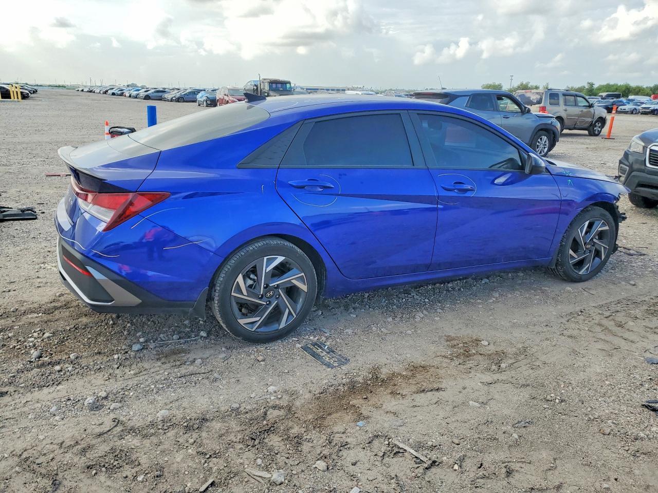 2025 Hyundai Elantra Sel Sport - Фото 3
