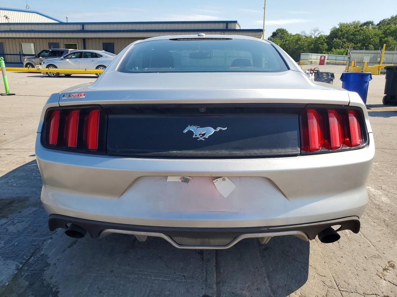 2015 Ford Mustang - Фото 6