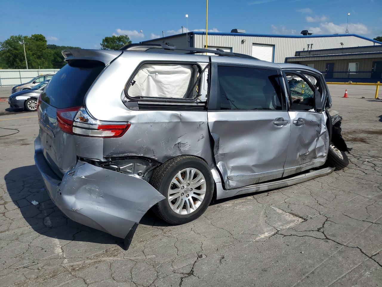 2015 Toyota Sienna Xle 8-Passenger - Фото 3