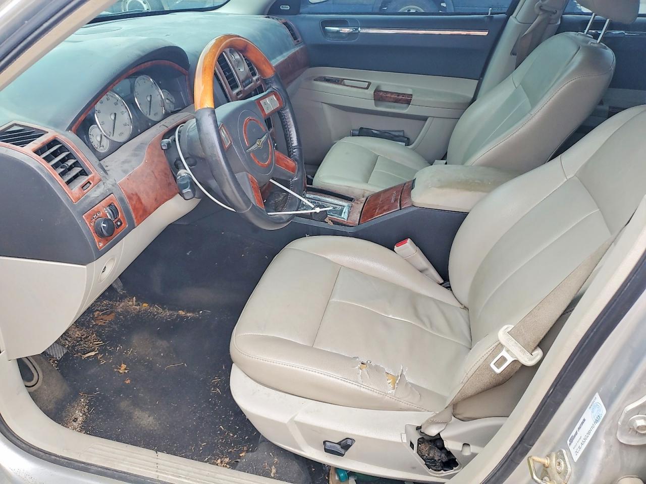 2006 Chrysler 300 Touring - Image 7