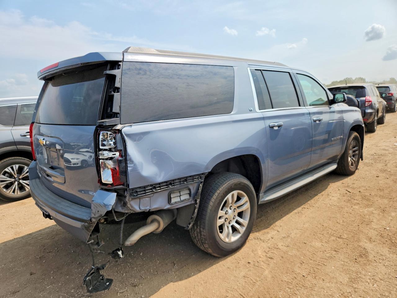2016 Chevrolet Suburban C1500 Lt - Фото 3