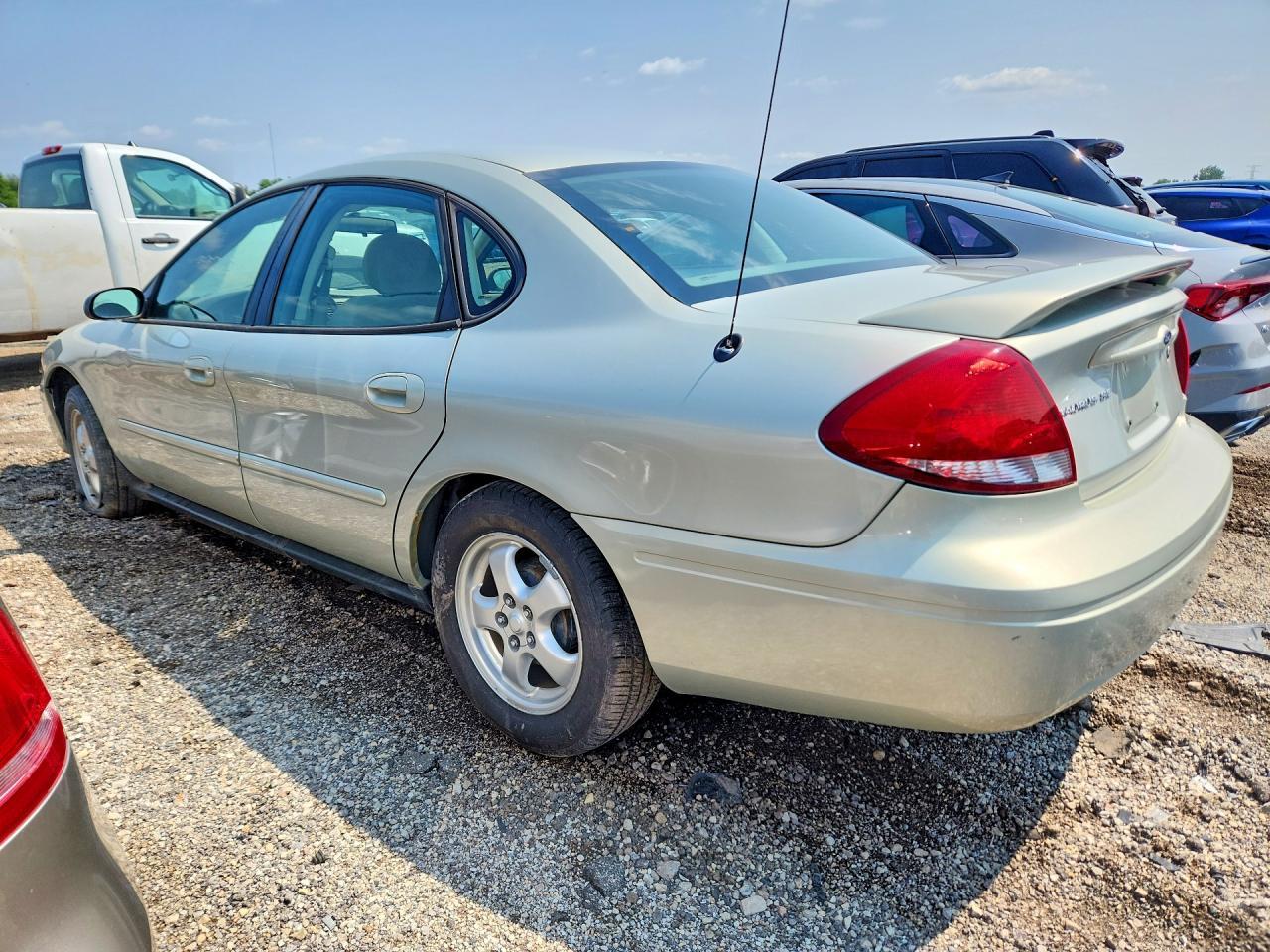 2005 Ford Taurus Se - Фото 2